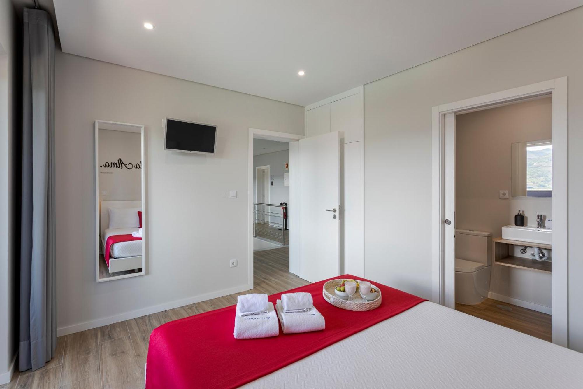 Spacious Villa Pool & Douro View By Host Wise Santa Marinha do Zêzere 客房 照片